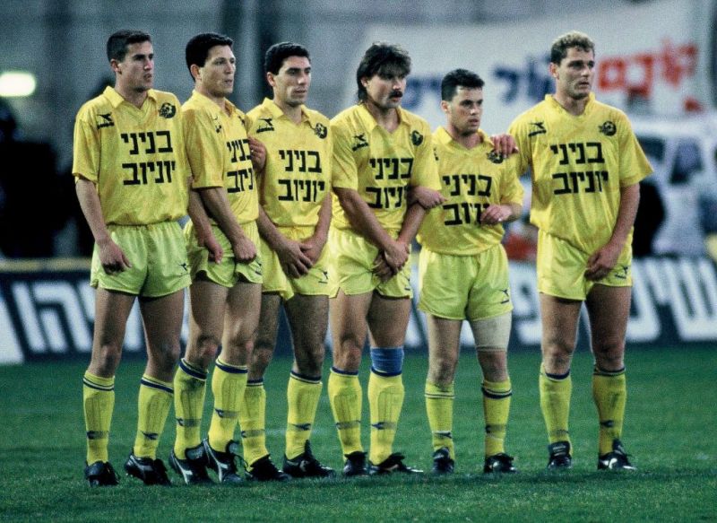 קובץ:שחקני מכבי בחומה מעונת 91-92.jpg