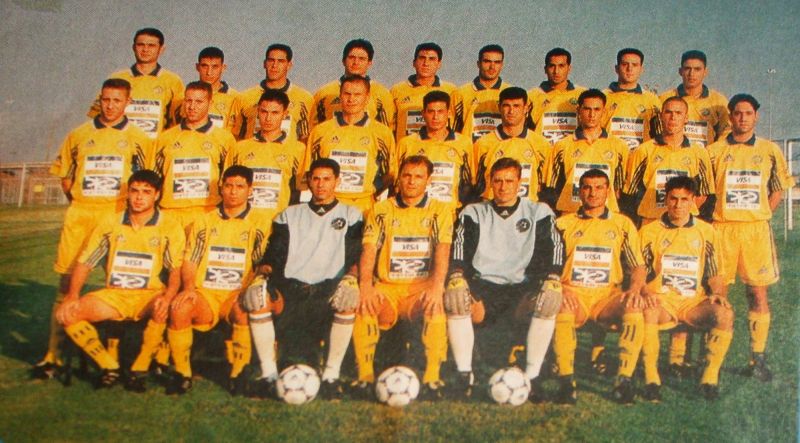 קובץ:תמונה קבוצתית 1998-99.jpg