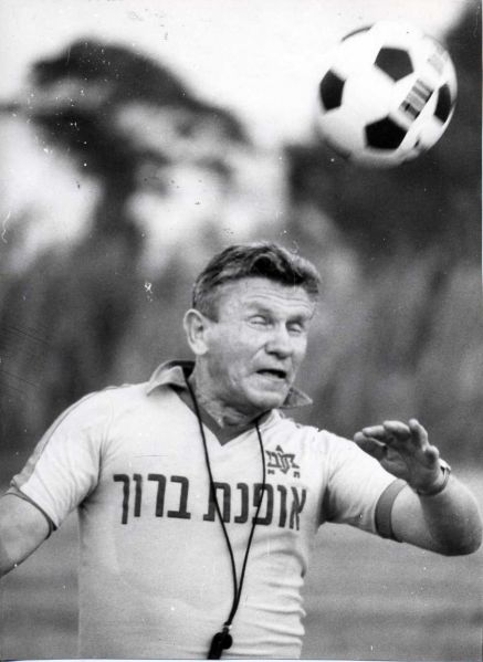 קובץ:יצחק שניאור-פרופיל.jpeg