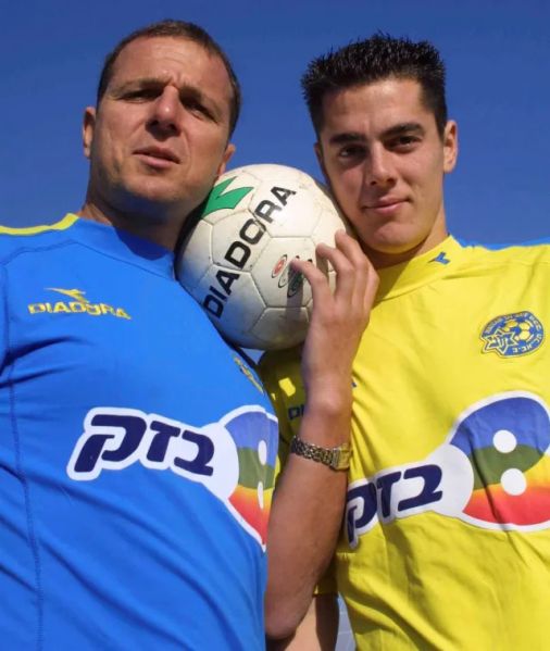 קובץ:אבי ותמיר כהן במדי מכבי.jpg
