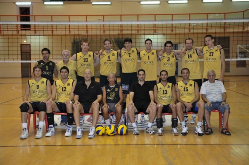 קובץ:כדורעף - תמונה קבוצתית 2010-11.JPG