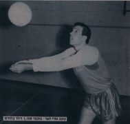 תל אביב 25-11-1988 רגע ממשחק כדורעף הפועל מטה אשר (22.11.1988) אורי חבר קבלה.jpg