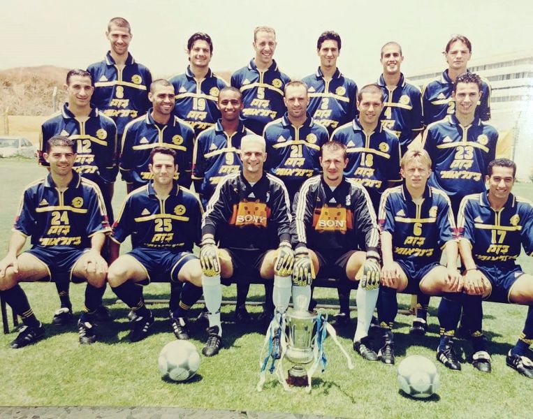 קובץ:תמונה קבוצתית 2000-01.jpg