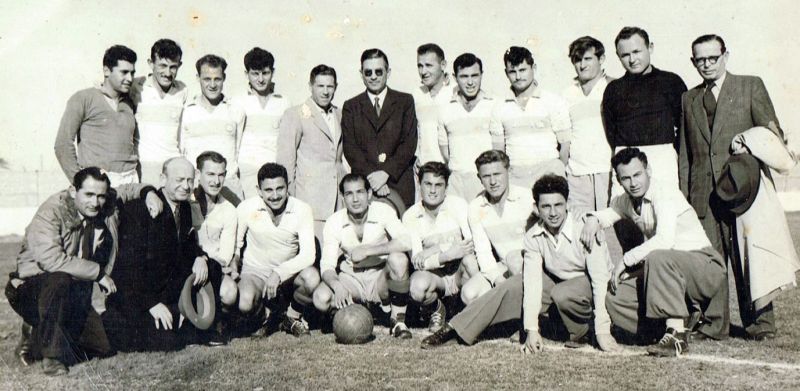 קובץ:תמונה קבוצתית 1953-54.jpg