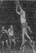 למרחב 13-04-1956 רגע ממשחק כדורסל הפועל תל אביב (06.04.1956) ריבאונד.jpg