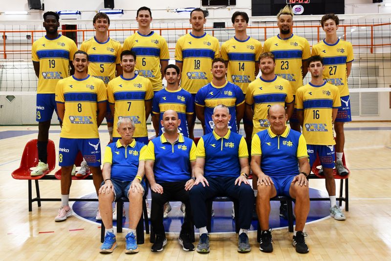 קובץ:כדורעף - תמונה קבוצתית 2025-26.jpg