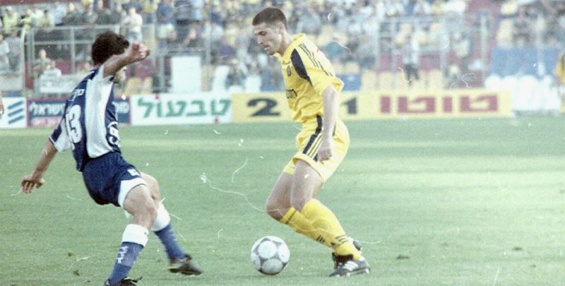 קובץ:אבי נמני עונת 1999-00.jpg